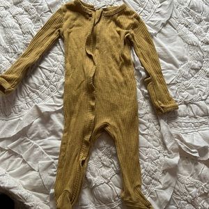 Spearmintlove ribbed ruffle footie